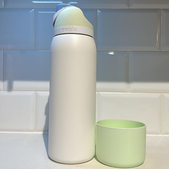 Owala FreeSip Insulated Stainless Steel Water Bottle 40oz - Picture 3 of 3